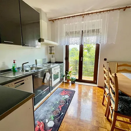 Apartament Prijeten Prostoren Apartma V Hisi Pivka