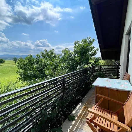 Prijeten Prostoren Apartma V Hisi Apartament *